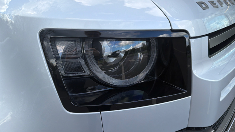 Land Rover Defender 3.0 D250 X-Dynamic SE 110 5dr Auto Diesel Estate